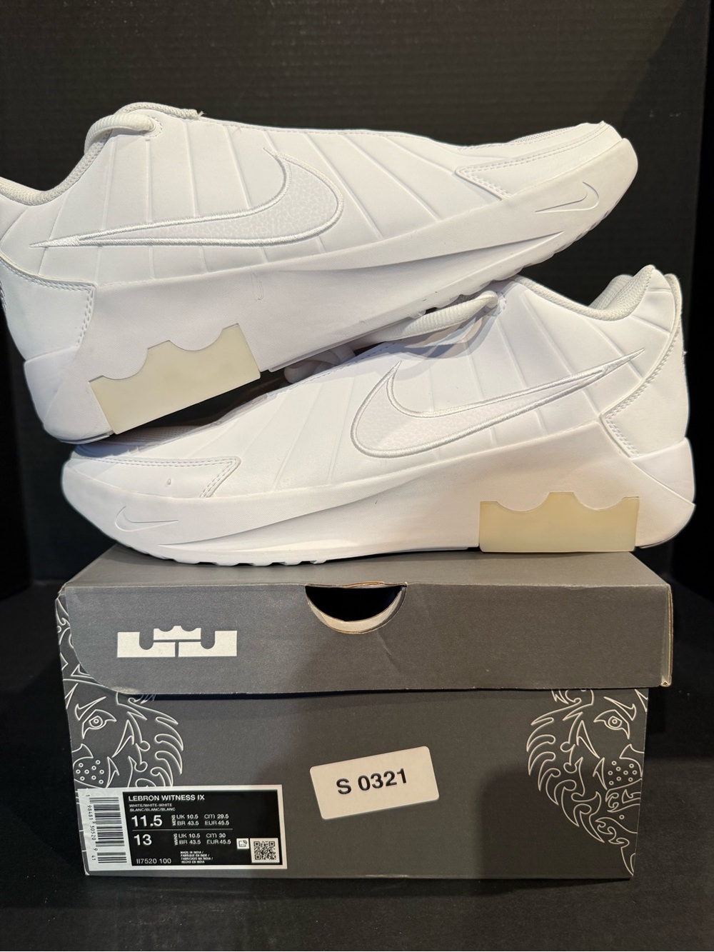 Nike Men’s White LeBron Witness Basketball Shoes size 11.5M
